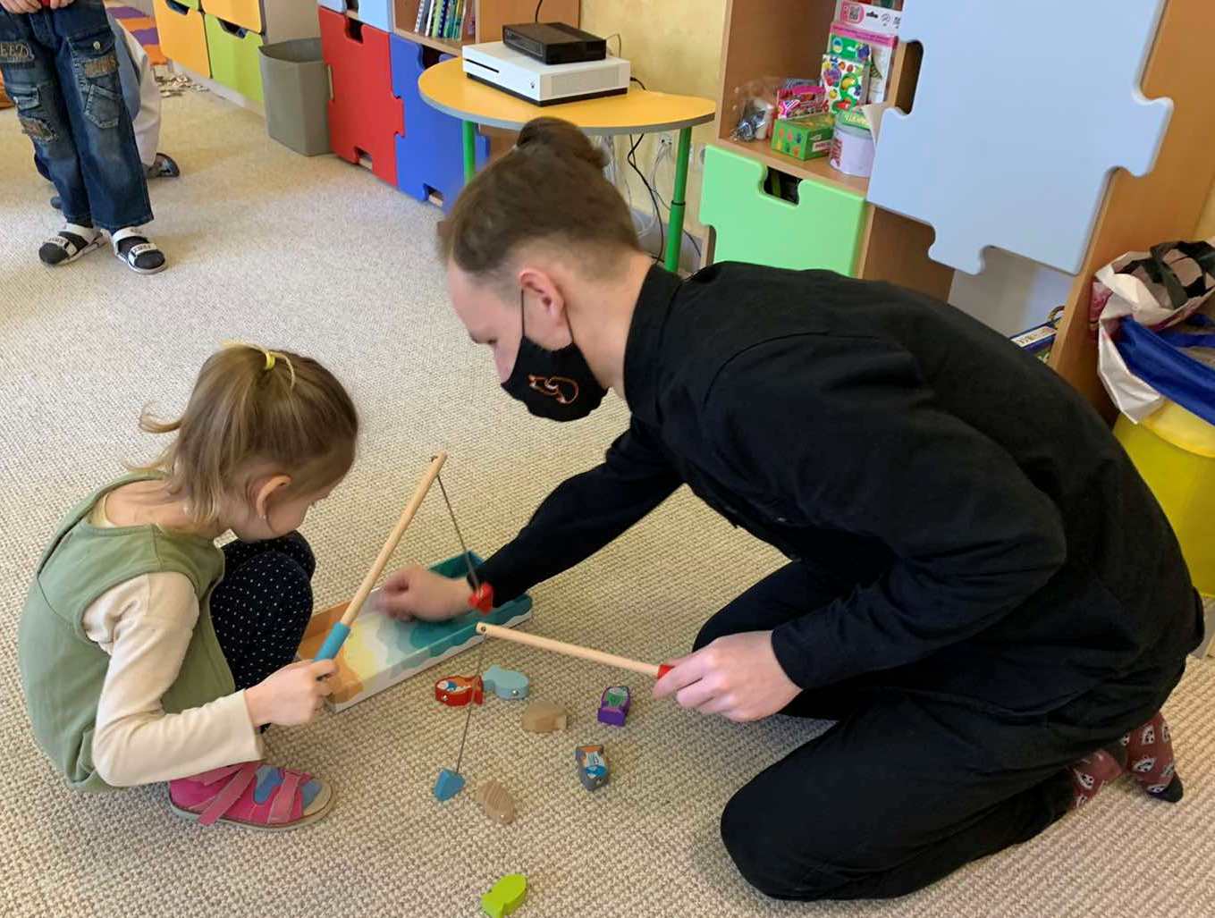 Іграшки із природних матеріалів зацікавлюють